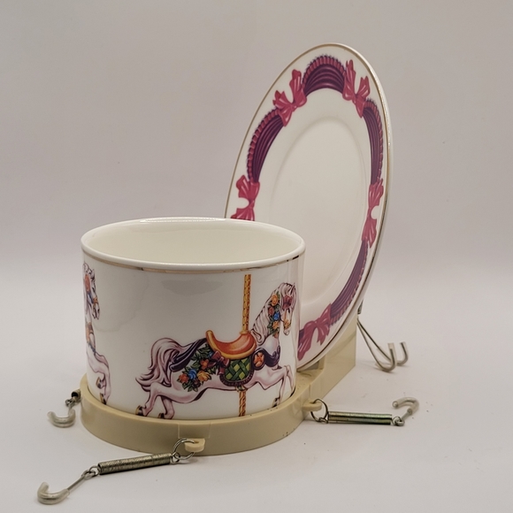 Vintage Teleflora Gift Carousel Horse Cup & Saucer Set with Original Display - Picture 2 of 8